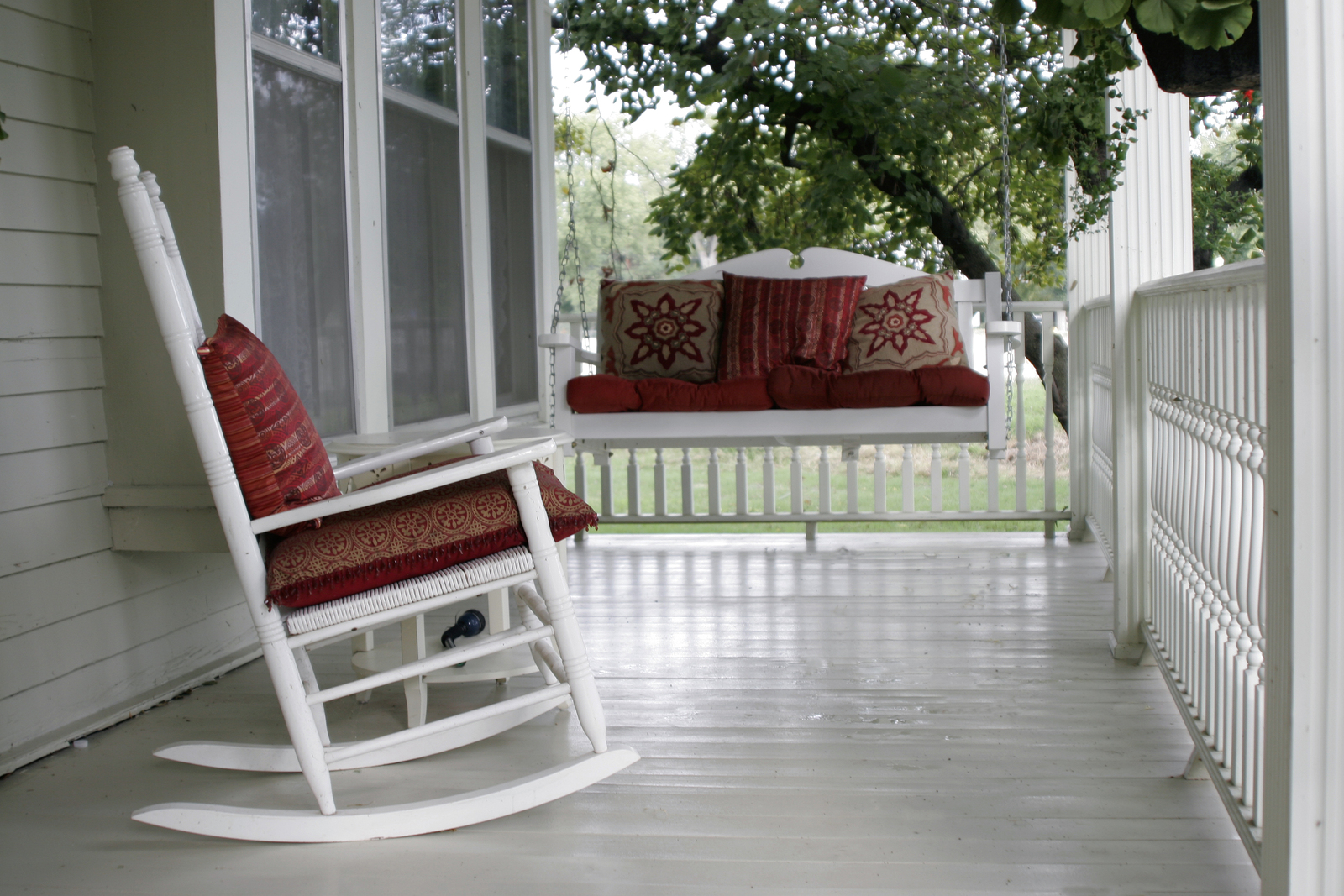 outdoor furniture options based on your home exterior